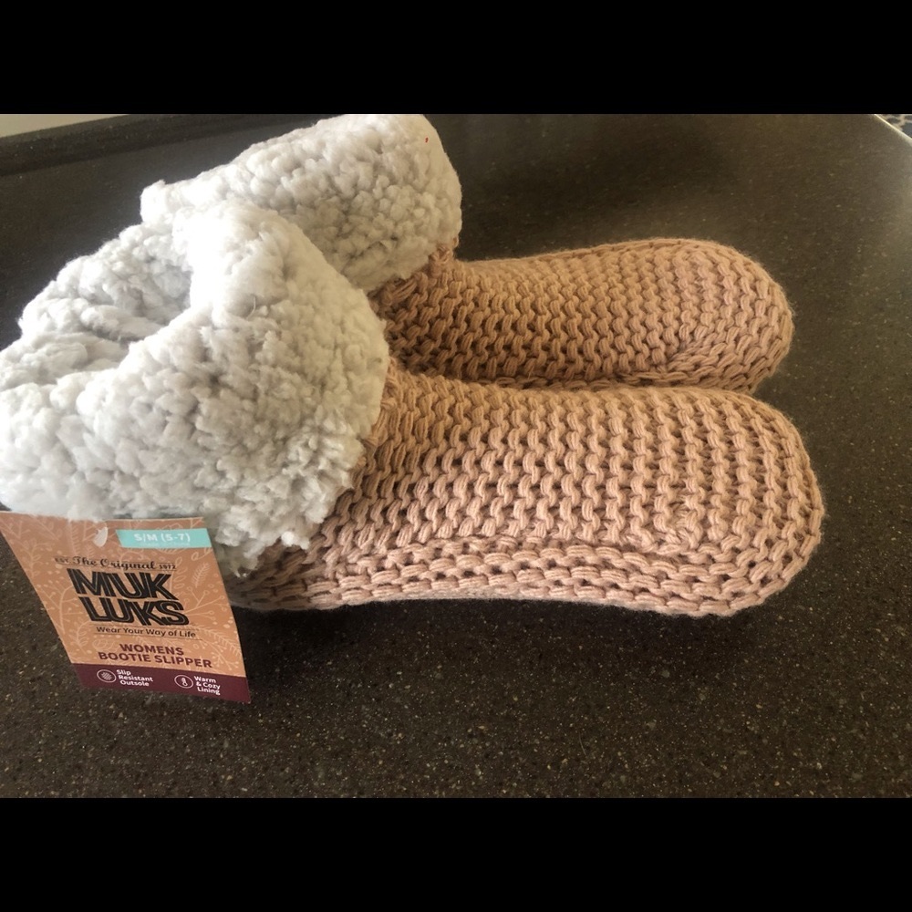 NWT MUK LUKS Women’s Bootie Slippers - Picture 5 of 7